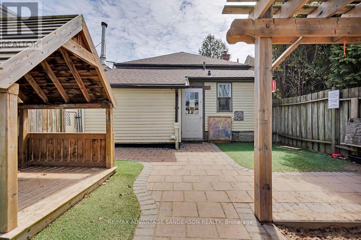 318 Piccadilly Street, London East, Ontario  N6A 1S5 - Photo 10 - X12125080