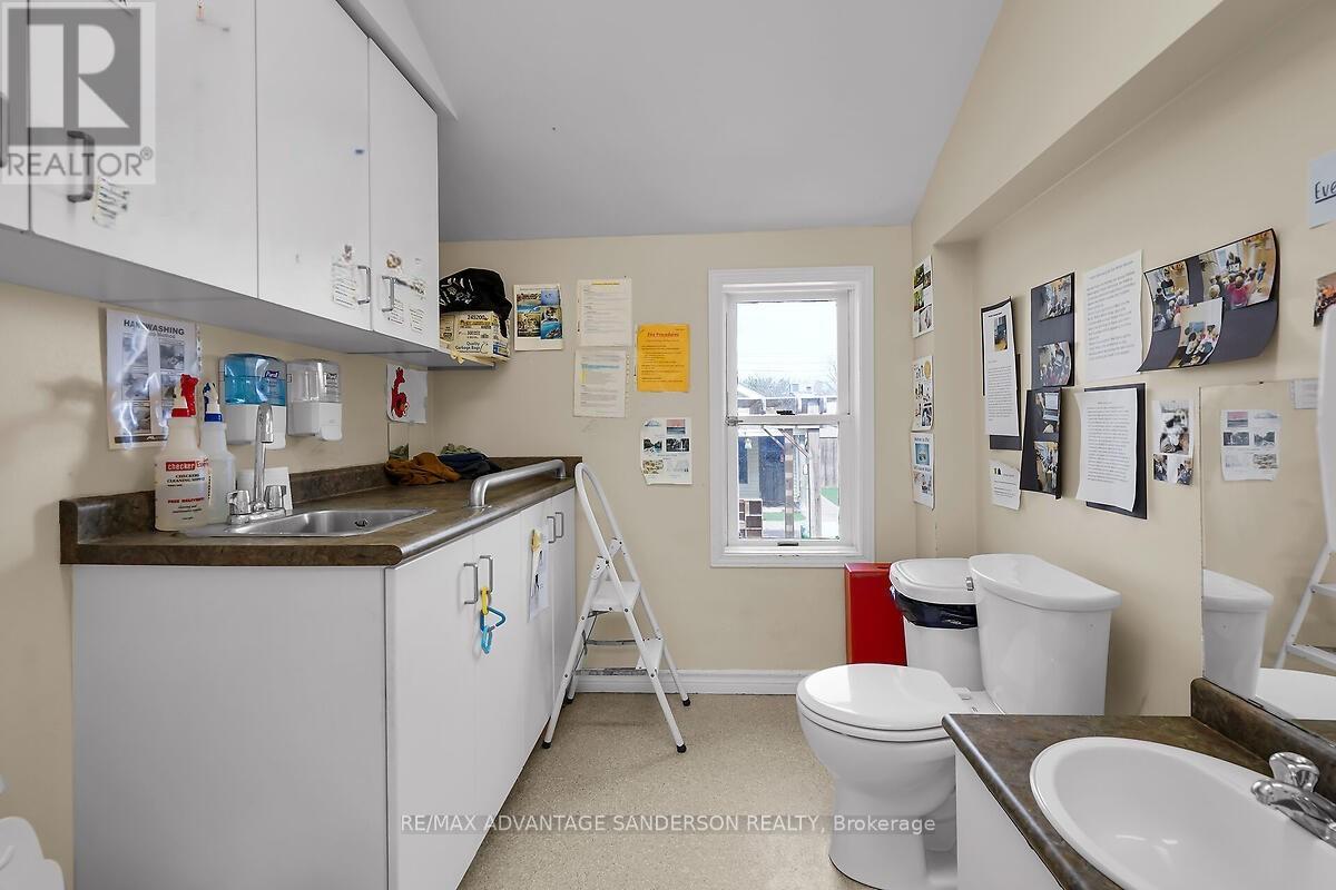 318 Piccadilly Street, London East, Ontario  N6A 1S5 - Photo 29 - X12125080