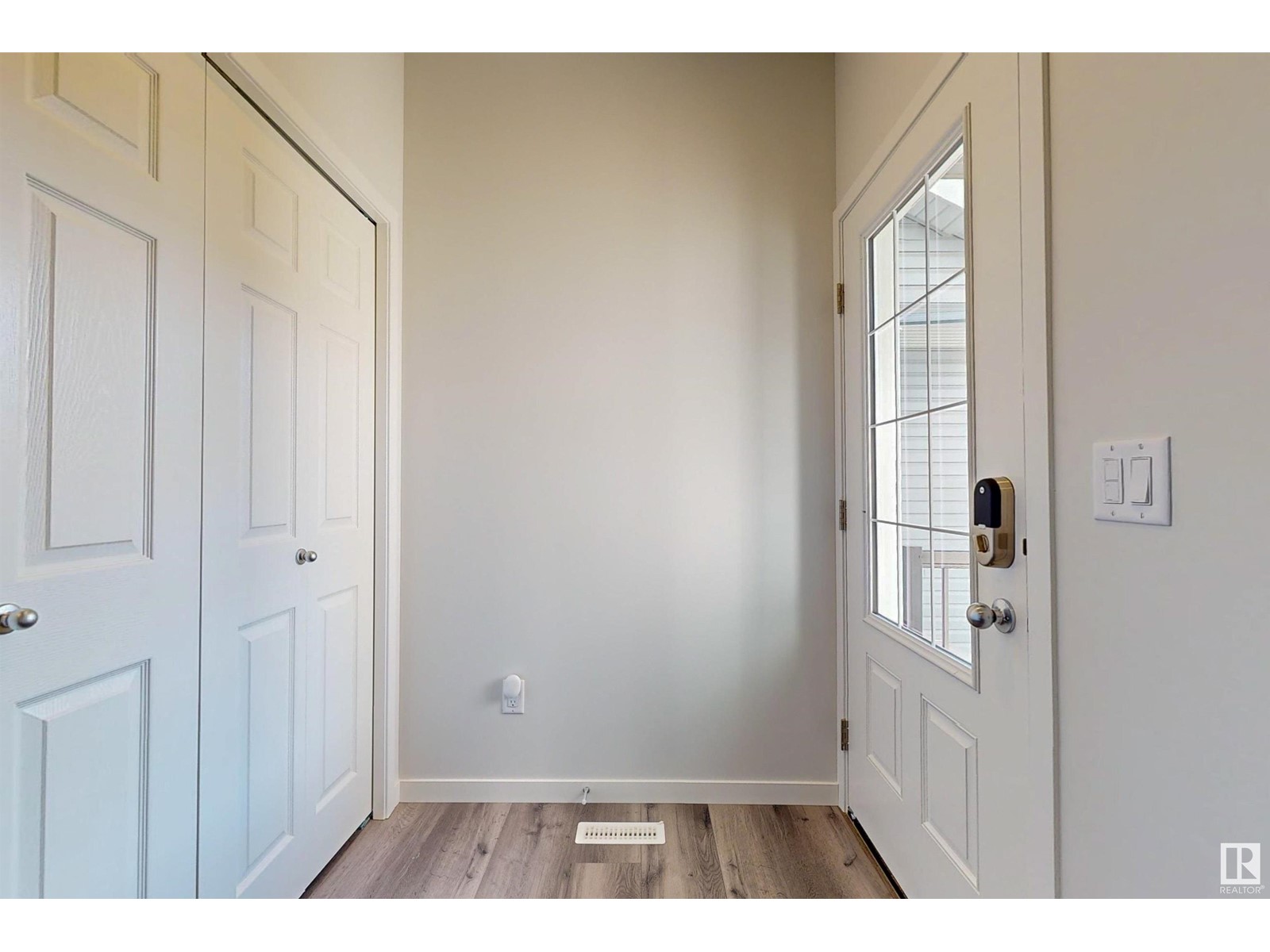 Property at 4604 72 AV image 3