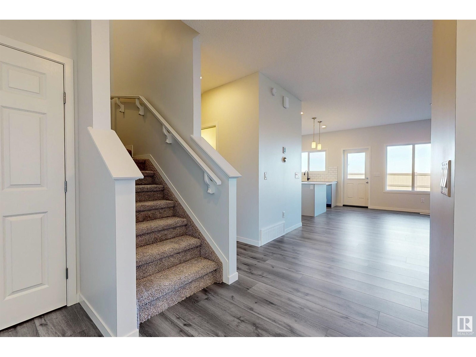 Property at 4604 72 AV image 4