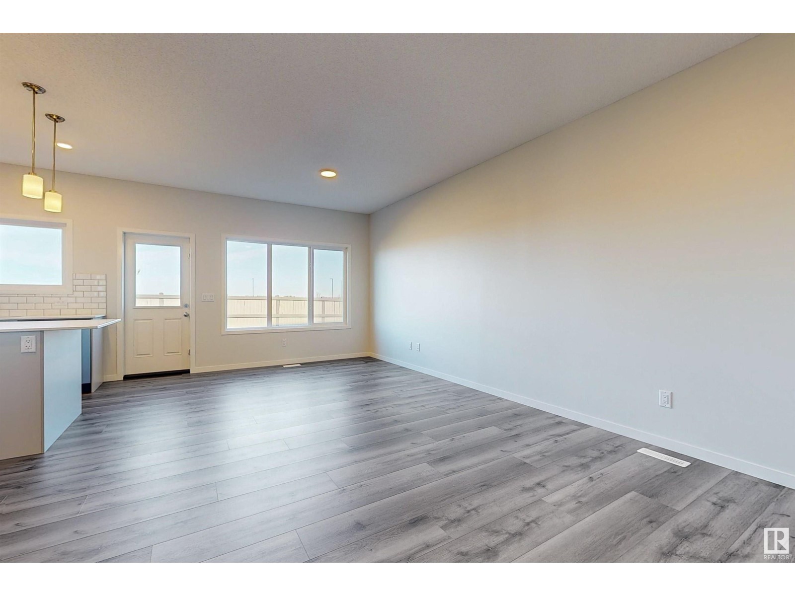 Property at 4604 72 AV image 5