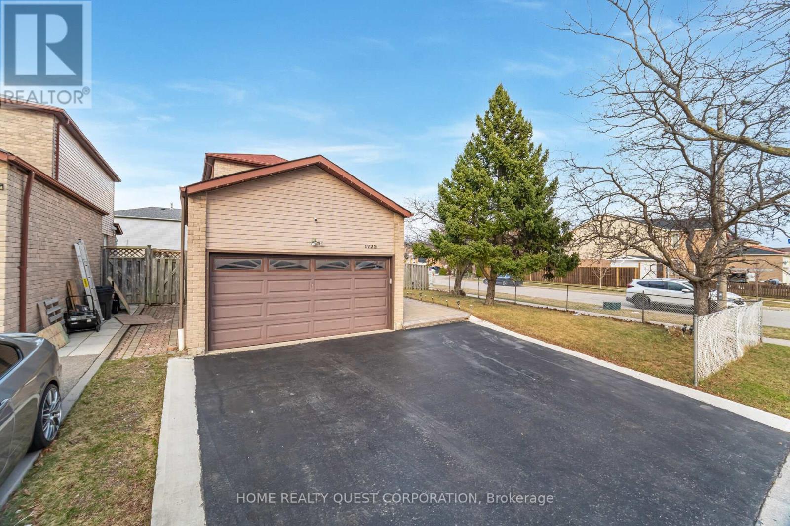1722 Princelea Place, Mississauga, Ontario  L5M 3R4 - Photo 2 - W12124850