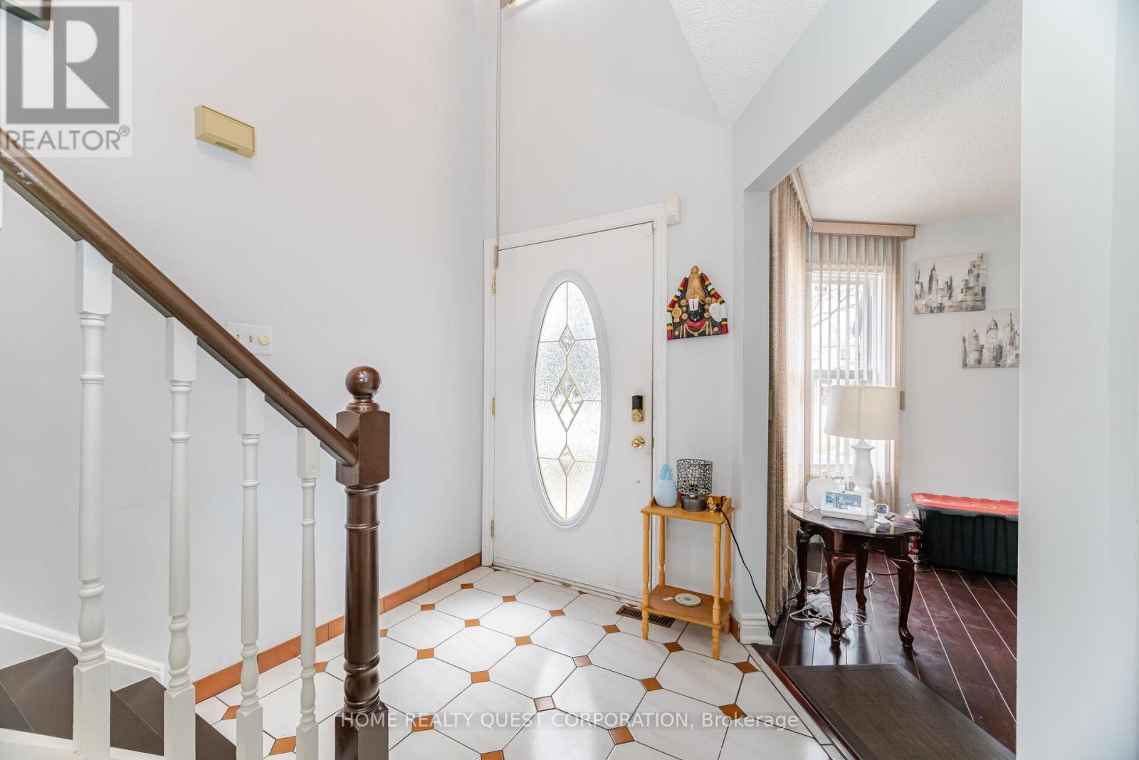 1722 Princelea Place, Mississauga, Ontario  L5M 3R4 - Photo 3 - W12124850