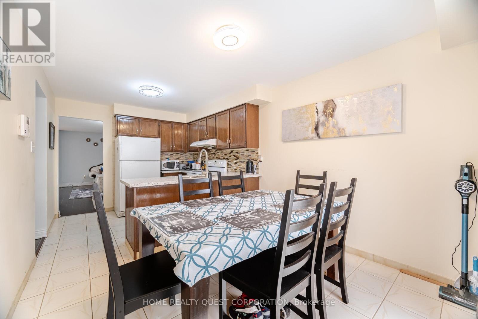 1722 Princelea Place, Mississauga, Ontario  L5M 3R4 - Photo 7 - W12124850