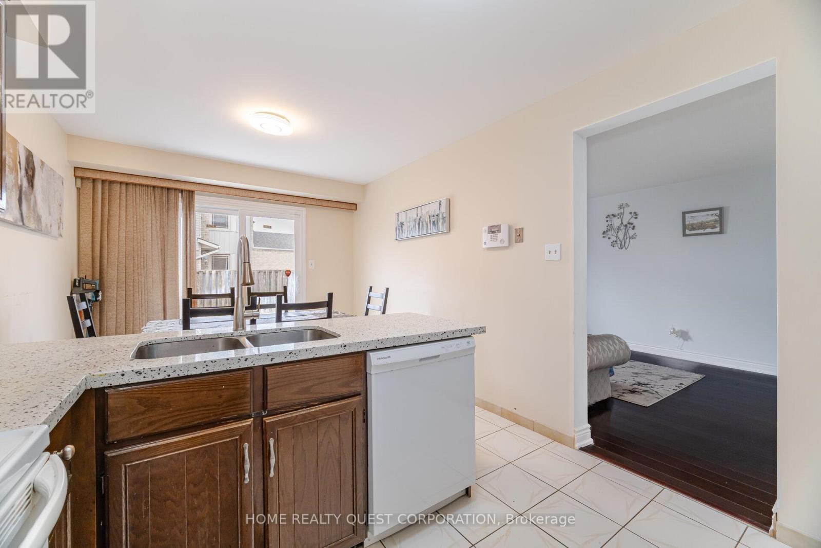 1722 Princelea Place, Mississauga, Ontario  L5M 3R4 - Photo 9 - W12124850
