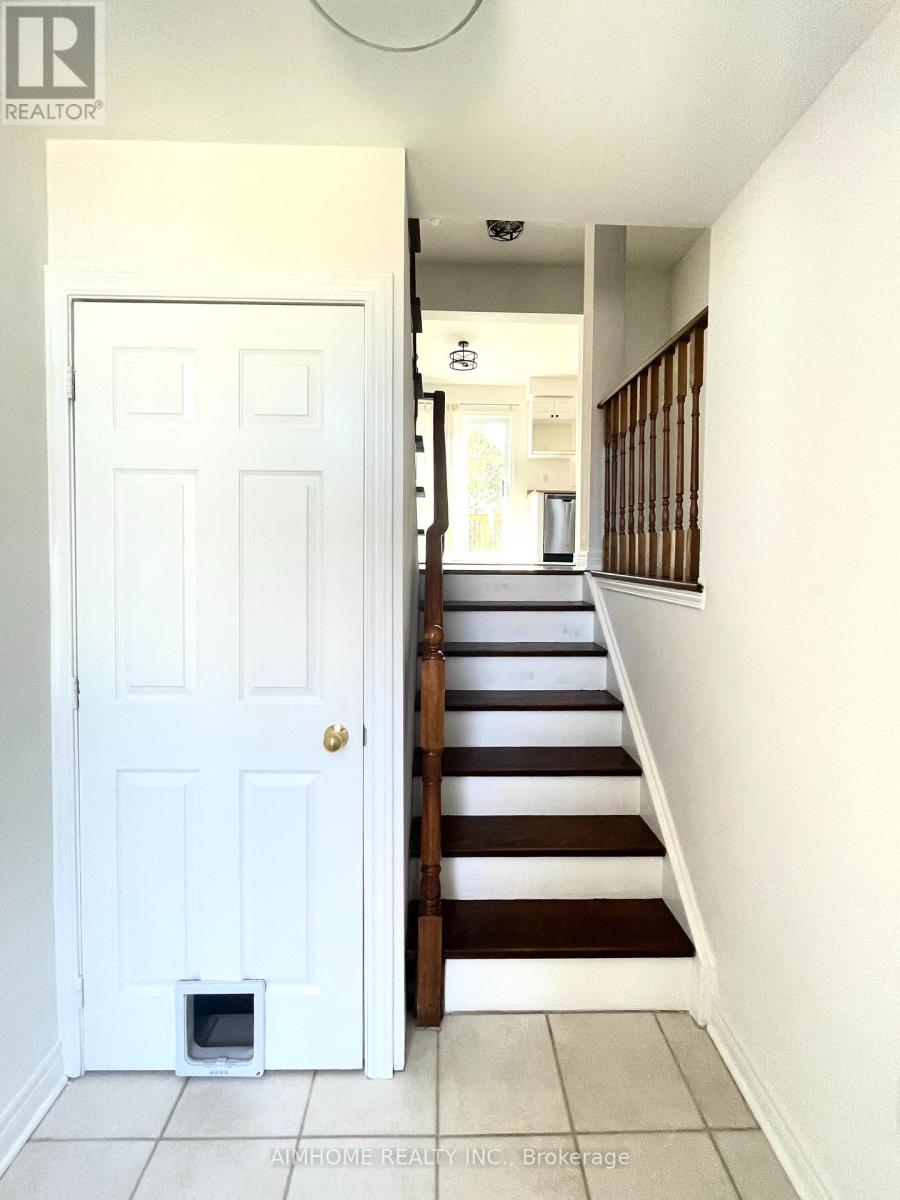 2404 Ravinebrook Crescent, Oakville, Ontario  L6H 6Y2 - Photo 2 - W12124865