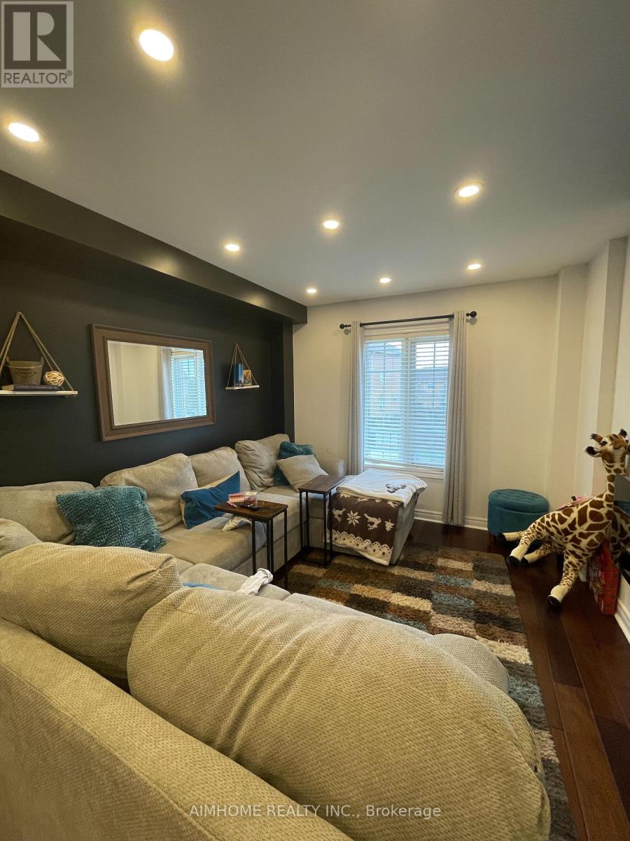 2404 Ravinebrook Crescent, Oakville, Ontario  L6H 6Y2 - Photo 5 - W12124865