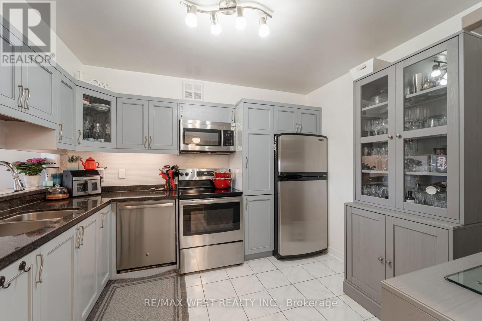 Property at 1110 - 236 ALBION ROAD image 4