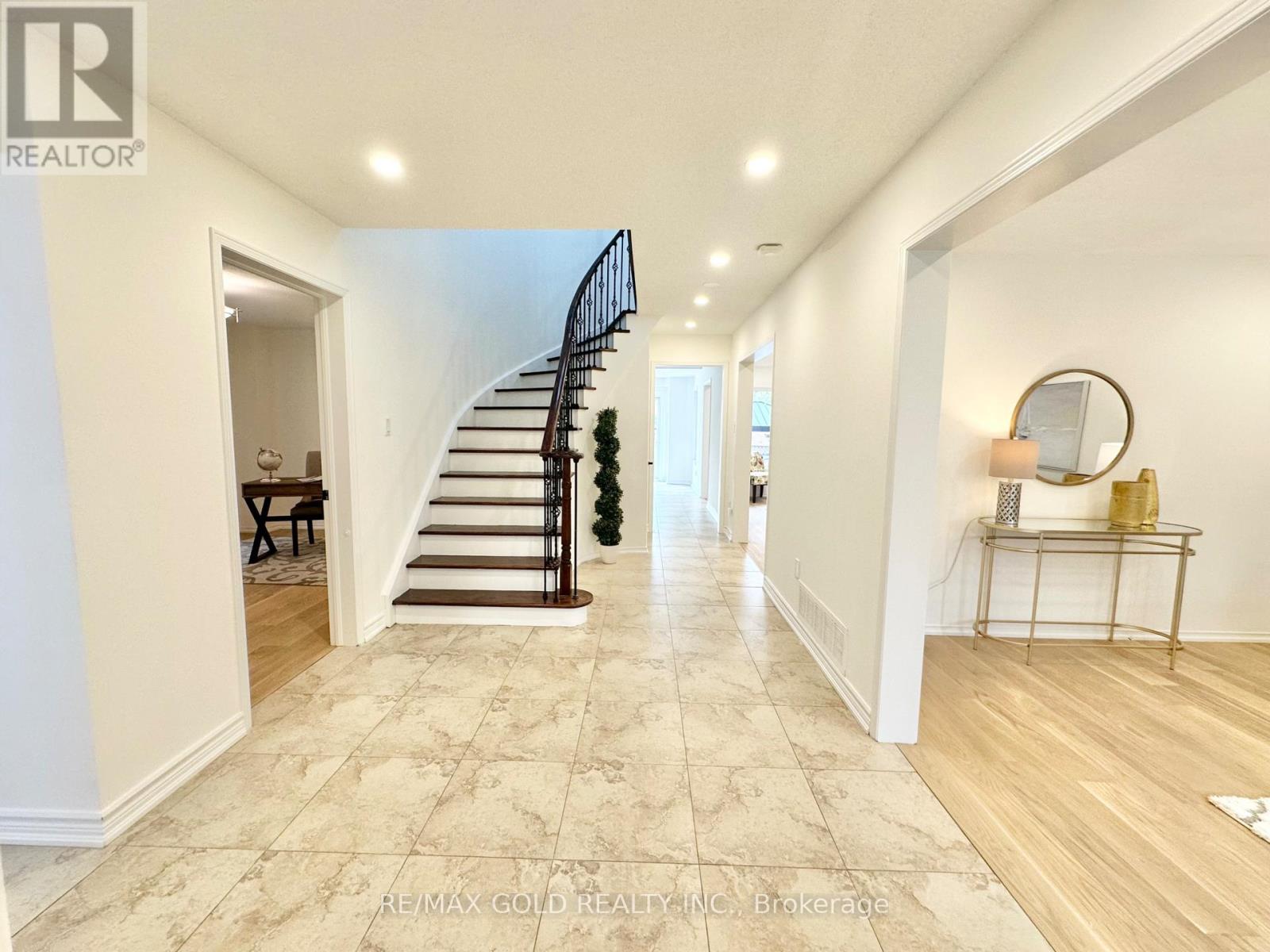 6296 Culmore Crescent, Mississauga, Ontario  L5V 1H9 - Photo 3 - W12124916