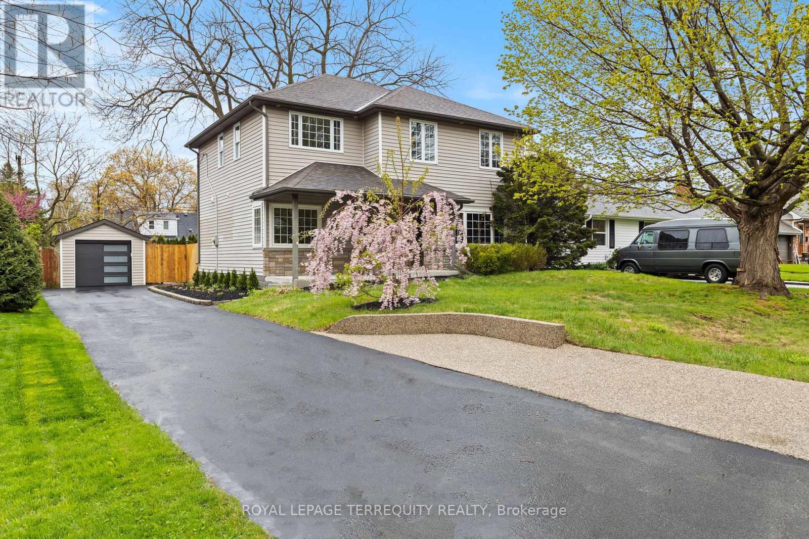 Property at 944 LONG DRIVE image 2