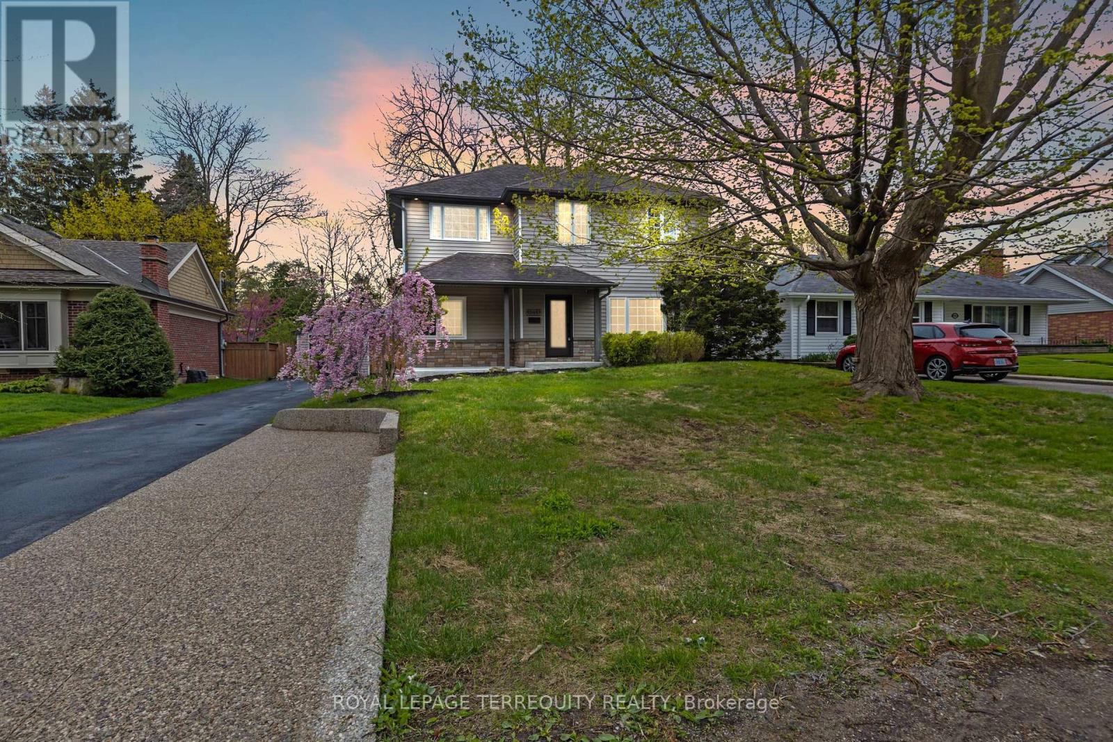 944 Long Drive, Burlington, Ontario  L7T 3K1 - Photo 27 - W12124922