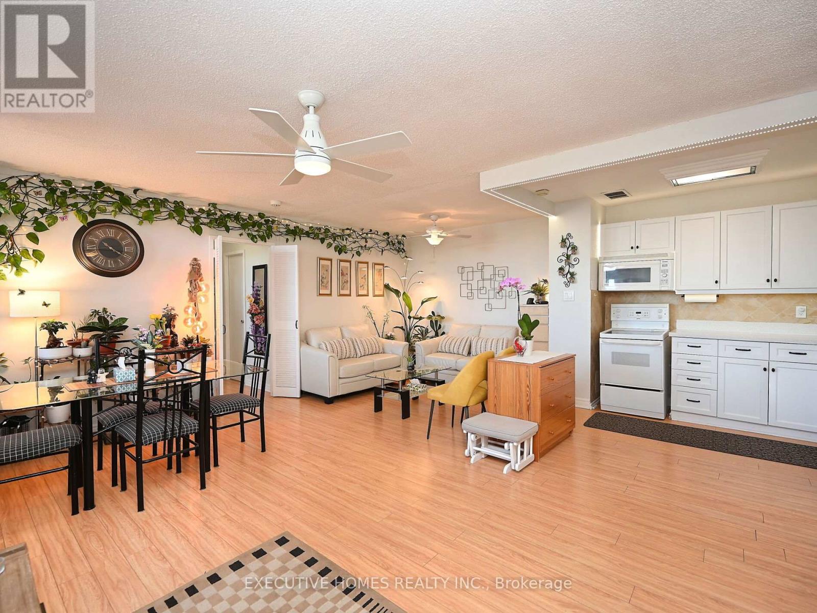 Property at 1107 - 3065 QUEEN FREDERICA DRIVE image 4