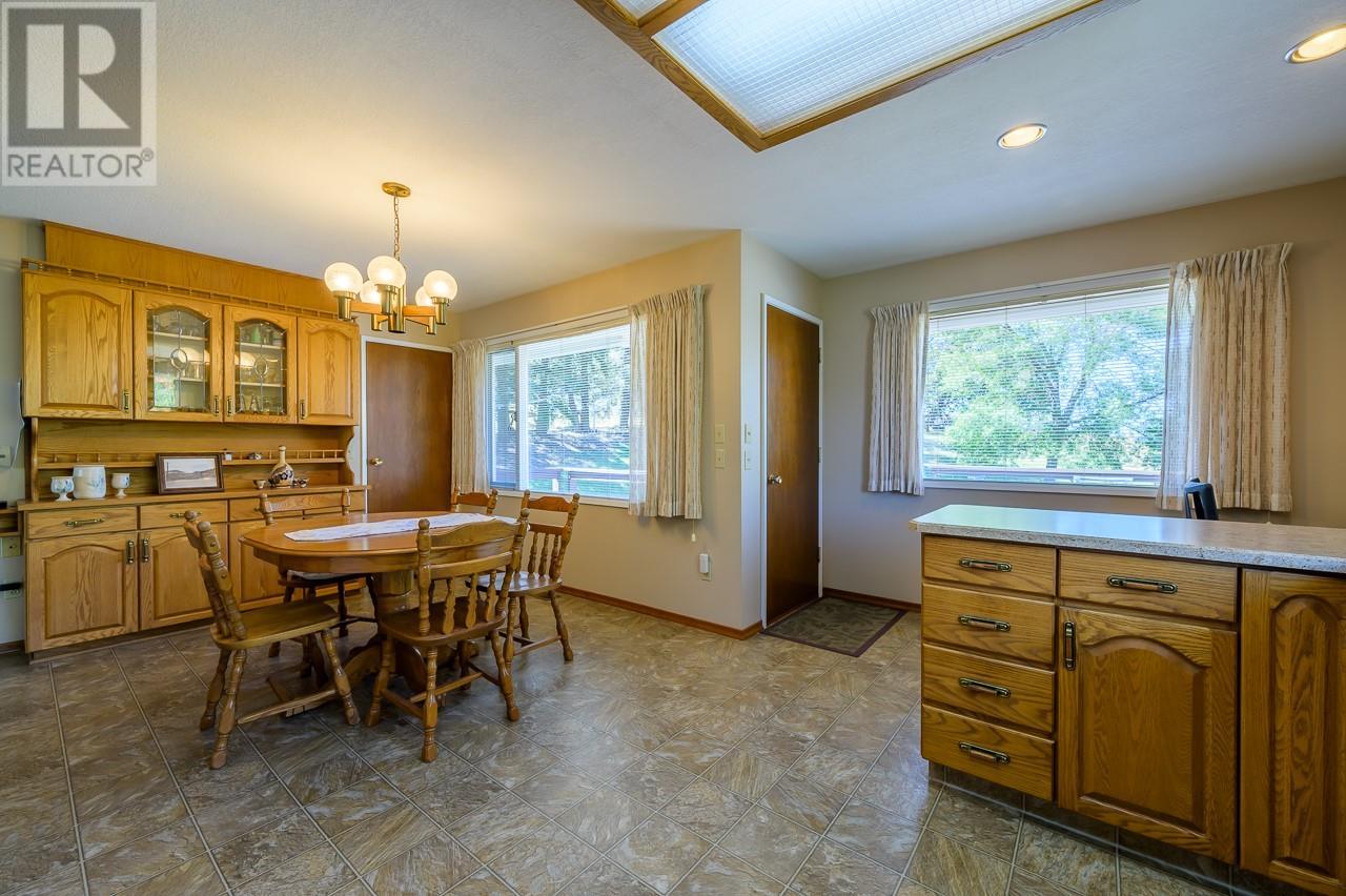 323 Ridge Road, Kamloops, British Columbia  V2C 4Y9 - Photo 5 - 10346335