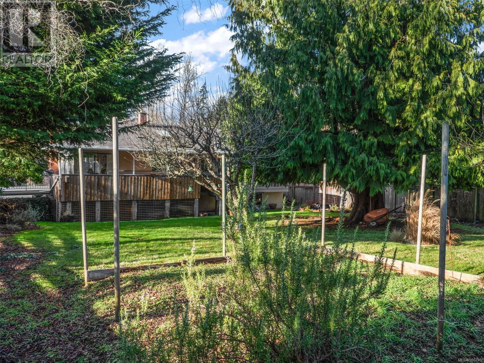 3905 Rowley Rd, Saanich, British Columbia  V8N 4C3 - Photo 9 - 986249