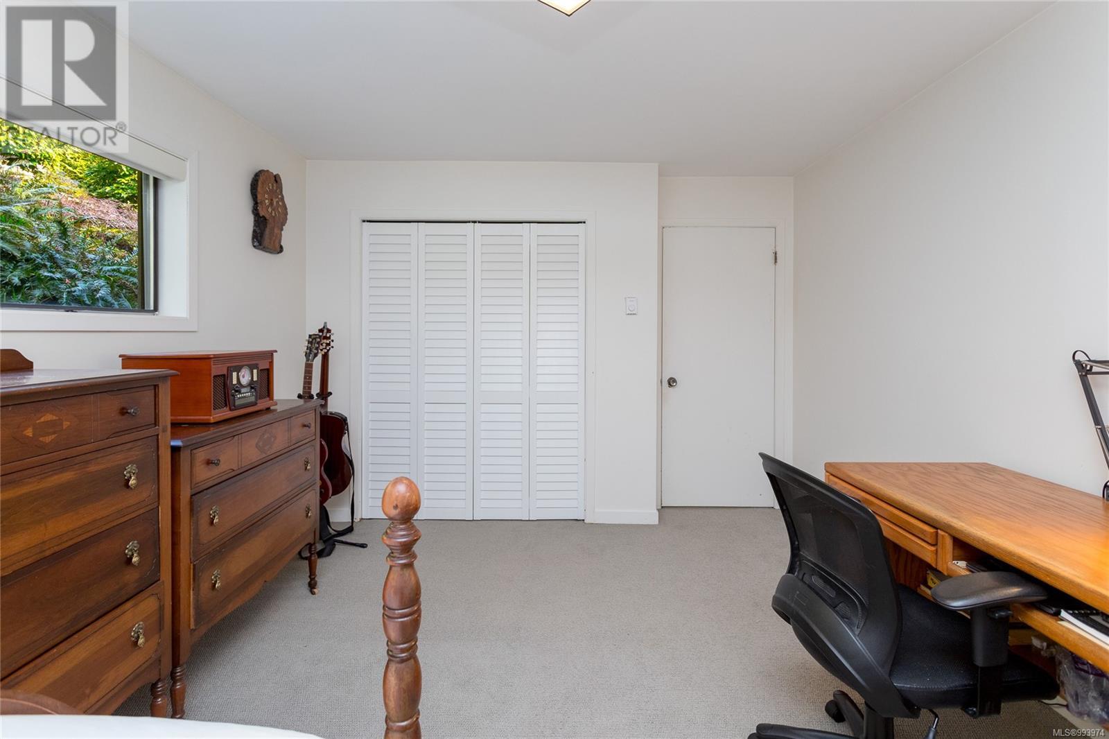 Property at 4689 Boulderwood Dr image 3