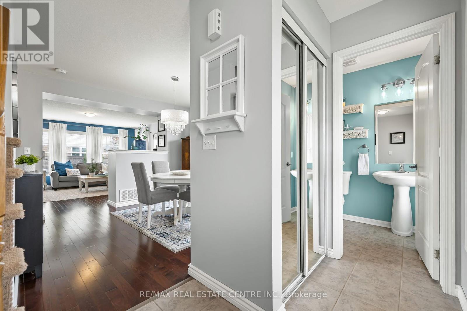 107 Garth Massey Drive, Cambridge, Ontario  N1T 2G7 - Photo 4 - X12124857