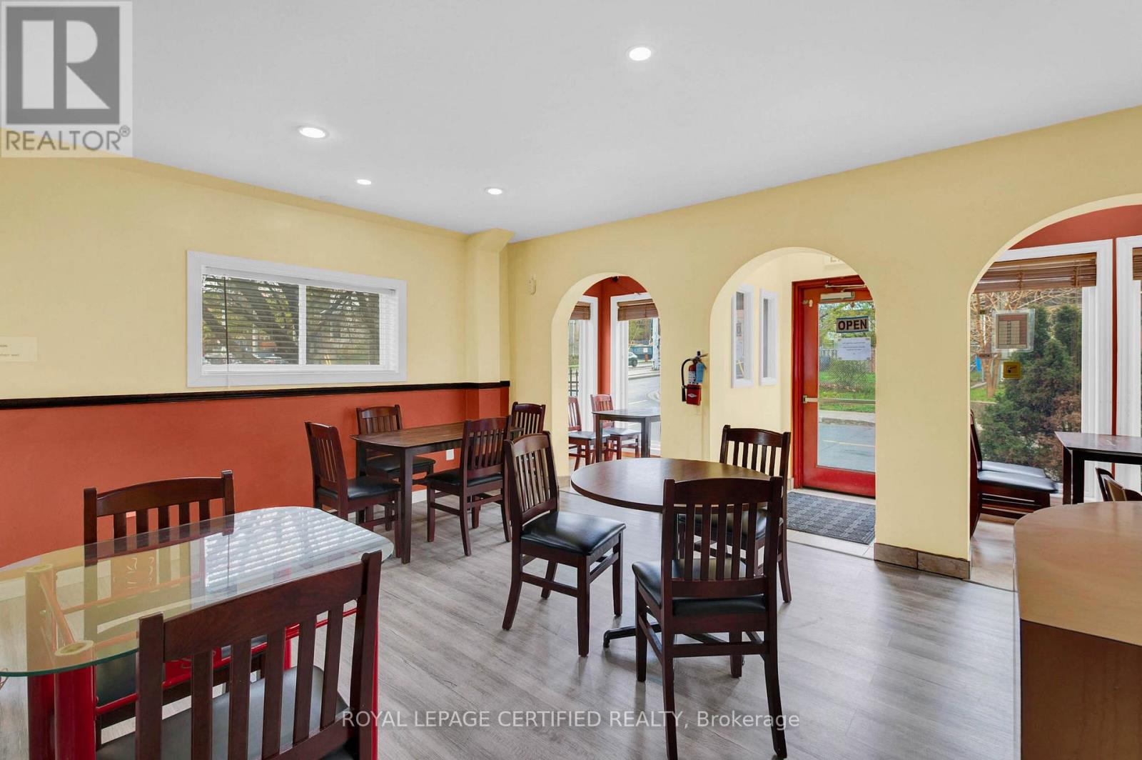 25 Eby Street S, Kitchener, Ontario  N2G 3K6 - Photo 4 - X12124891