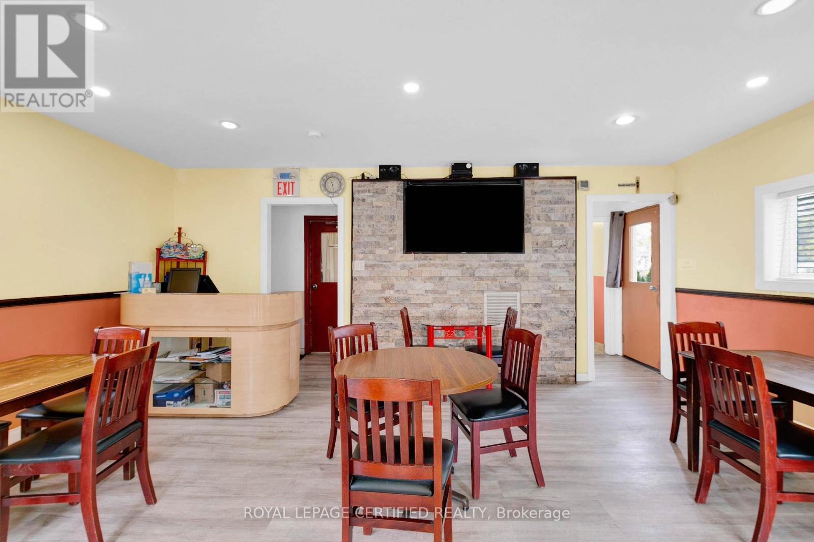25 Eby Street S, Kitchener, Ontario  N2G 3K6 - Photo 8 - X12124891