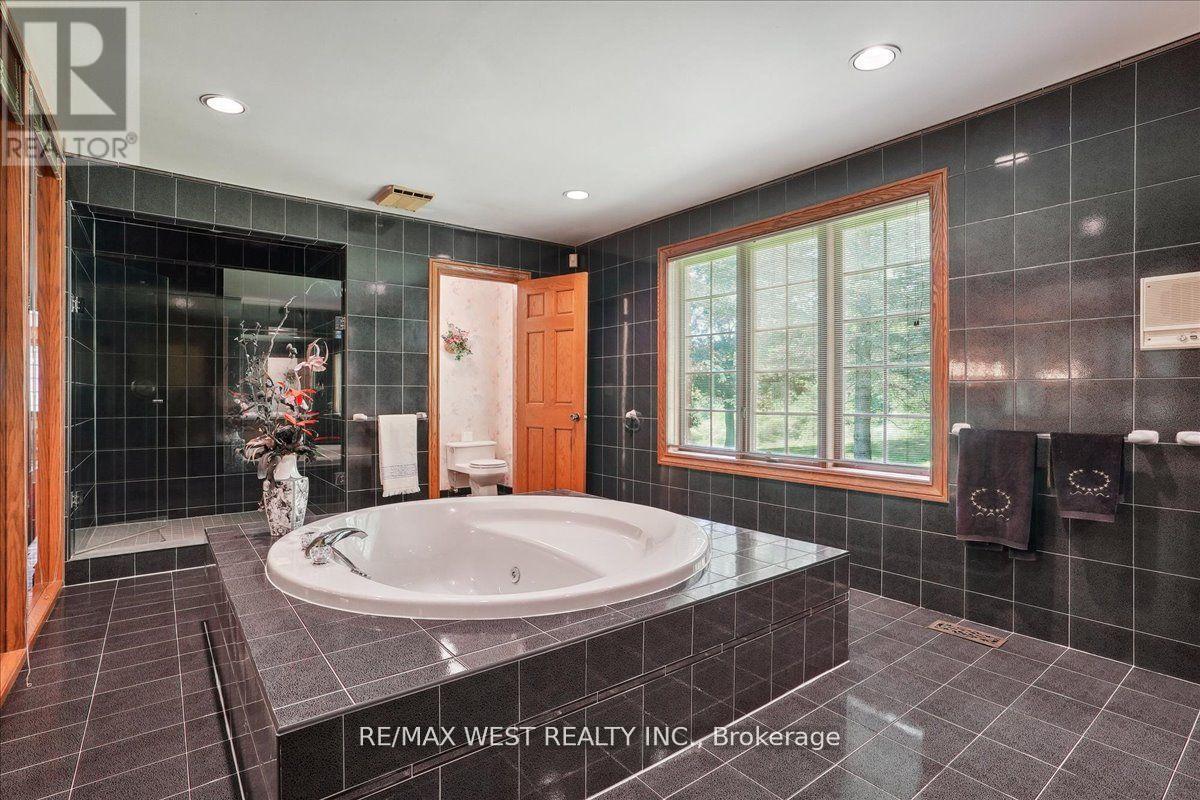 1630 Pelham Street, Pelham, Ontario  L0S 1E3 - Photo 10 - X12124938