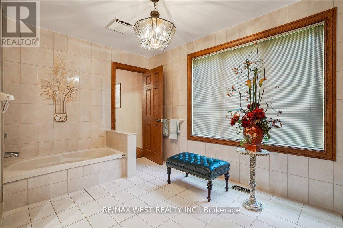 1630 Pelham Street, Pelham, Ontario  L0S 1E3 - Photo 12 - X12124938