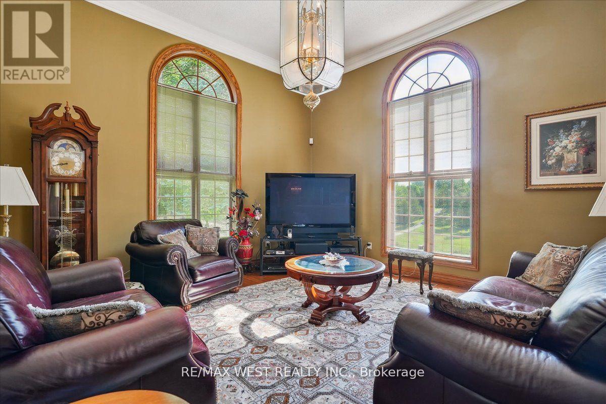 1630 Pelham Street, Pelham, Ontario  L0S 1E3 - Photo 8 - X12124938