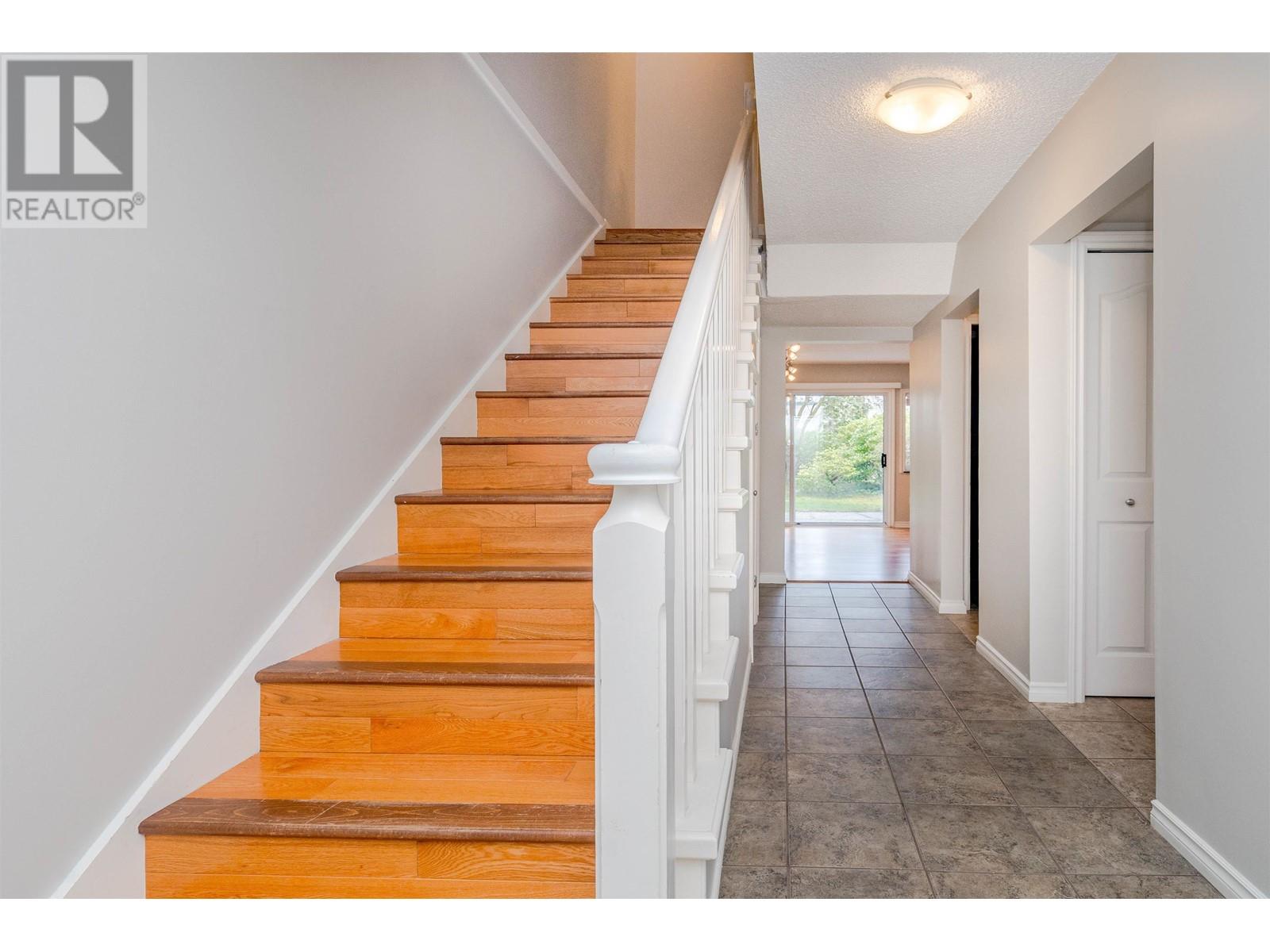 937 Westview Crescent, North Vancouver, British Columbia  V7N 3Y3 - Photo 6 - R2984500