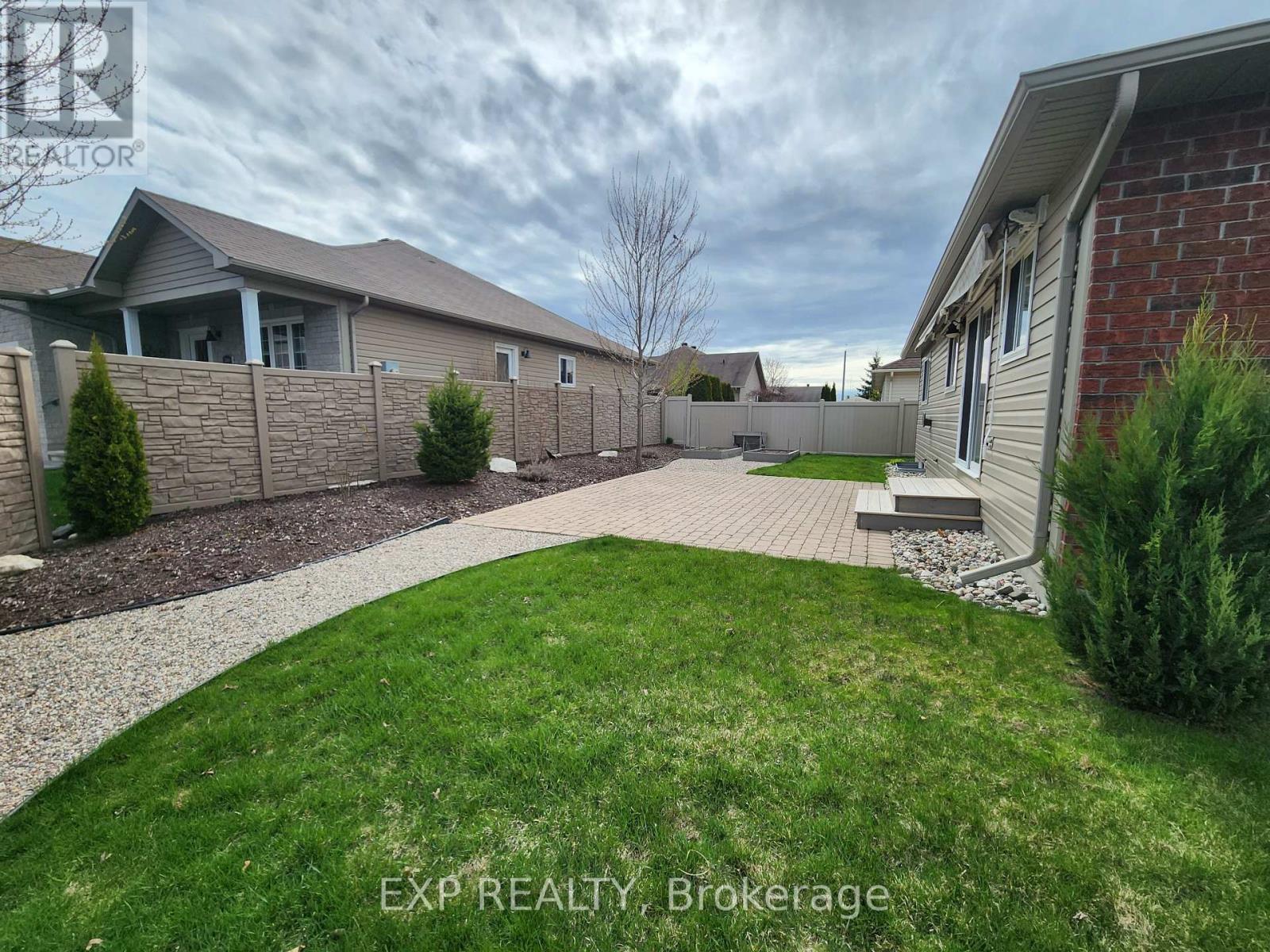 411 Van Dusen Street, Mississippi Mills, Ontario  K0A 1A0 - Photo 43 - X12024148
