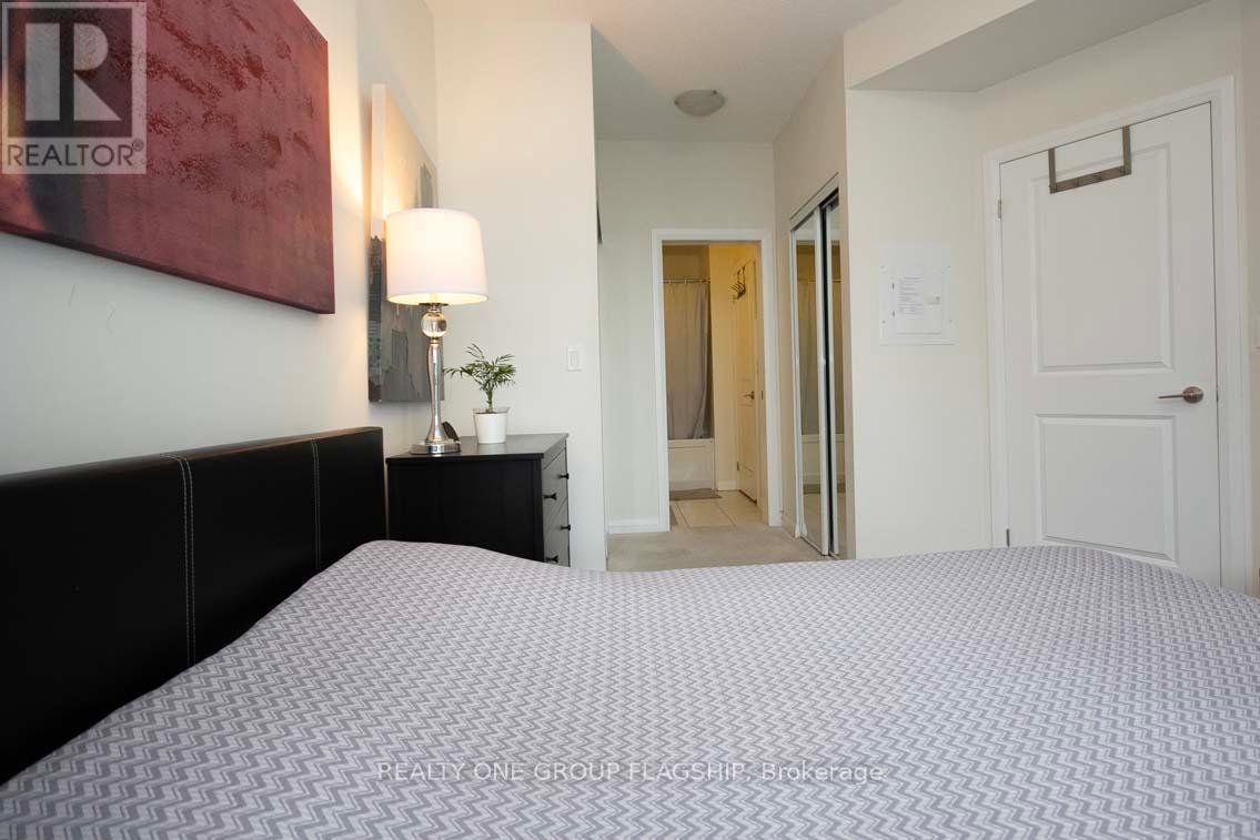 2408 - 75 Eglinton Avenue W, Mississauga, Ontario  L5R 0E5 - Photo 12 - W12121459