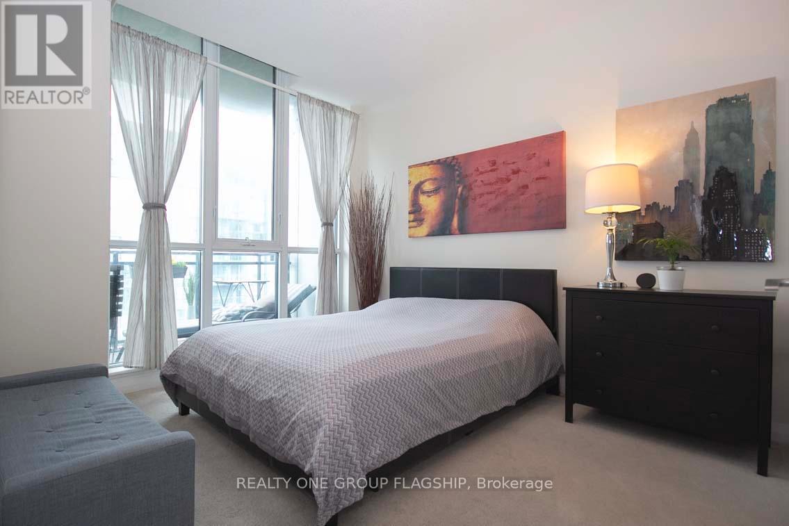 2408 - 75 Eglinton Avenue W, Mississauga, Ontario  L5R 0E5 - Photo 11 - W12121459
