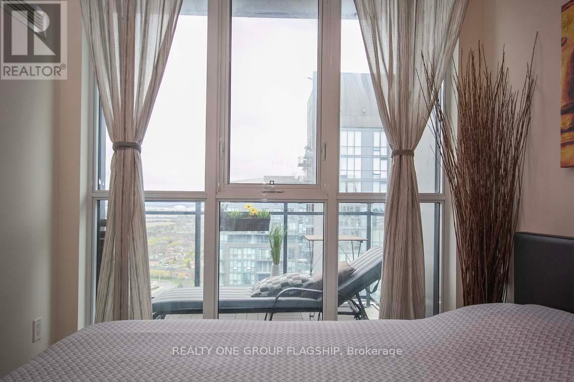 2408 - 75 Eglinton Avenue W, Mississauga, Ontario  L5R 0E5 - Photo 13 - W12121459