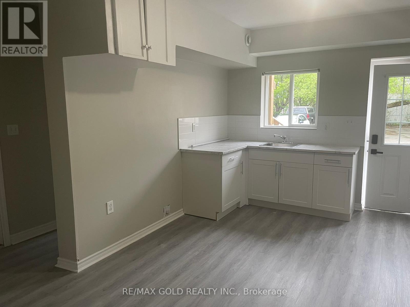 Unit 5 (Rear) - 78 Geneva Street, St. Catharines, Ontario  L2R 4M8 - Photo 4 - X12098312