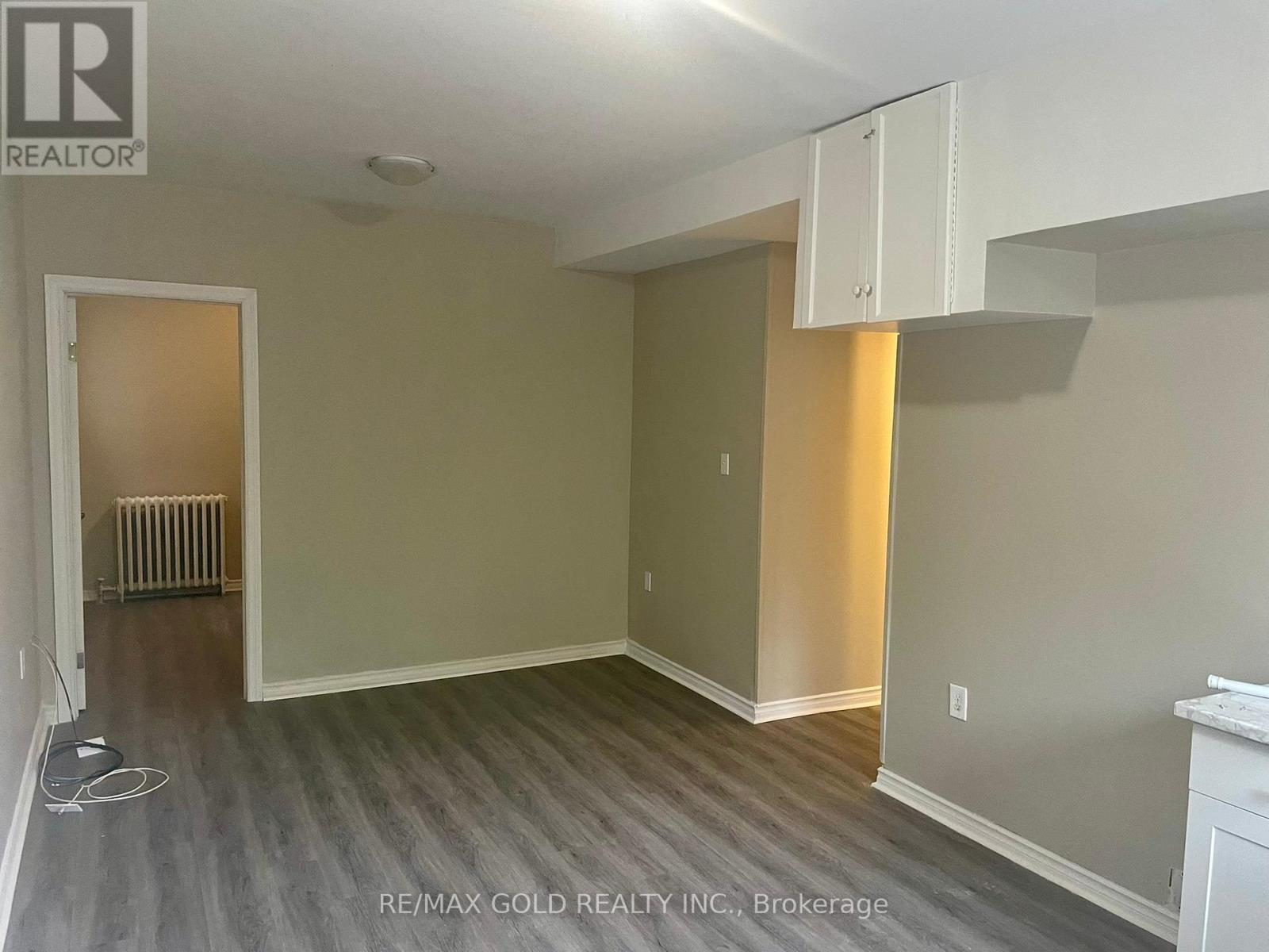 Unit 5 (Rear) - 78 Geneva Street, St. Catharines, Ontario  L2R 4M8 - Photo 3 - X12098312