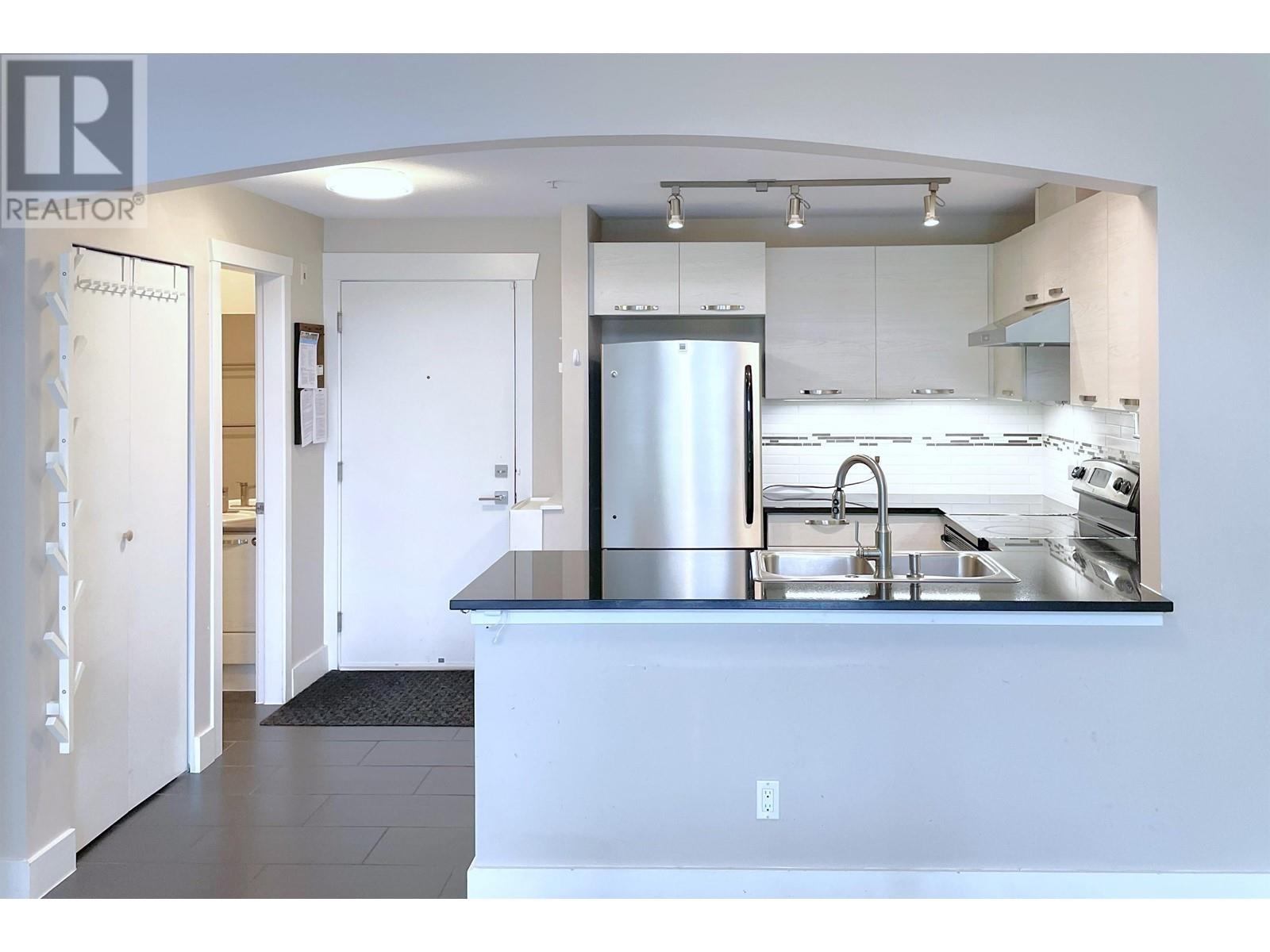 405 7488 Byrnepark Walk, Burnaby, British Columbia  V3N 0B6 - Photo 3 - R2997920