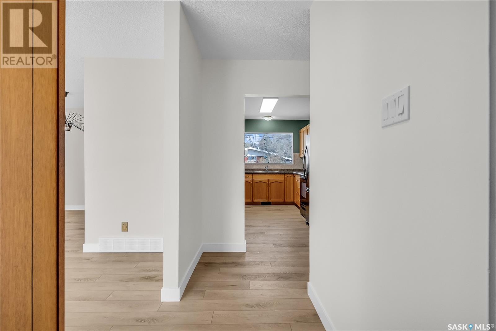 2509 Irvine Avenue, Saskatoon, Saskatchewan  S7J 2A9 - Photo 3 - SK004680