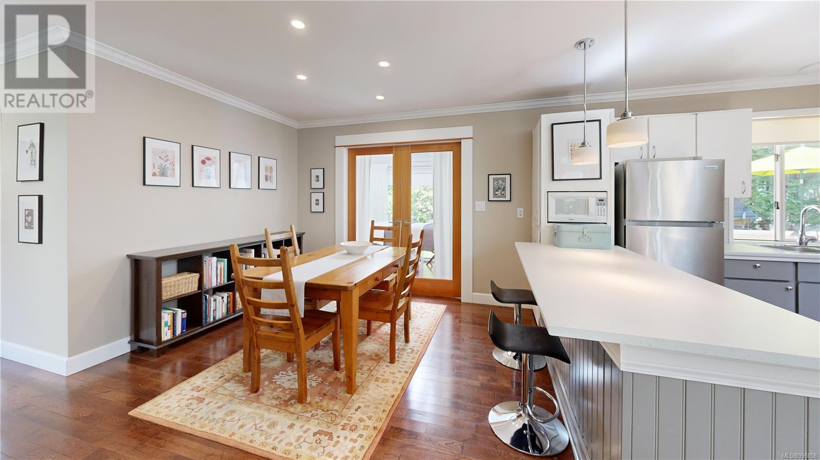 Property at 1560 Violet Cres image 4