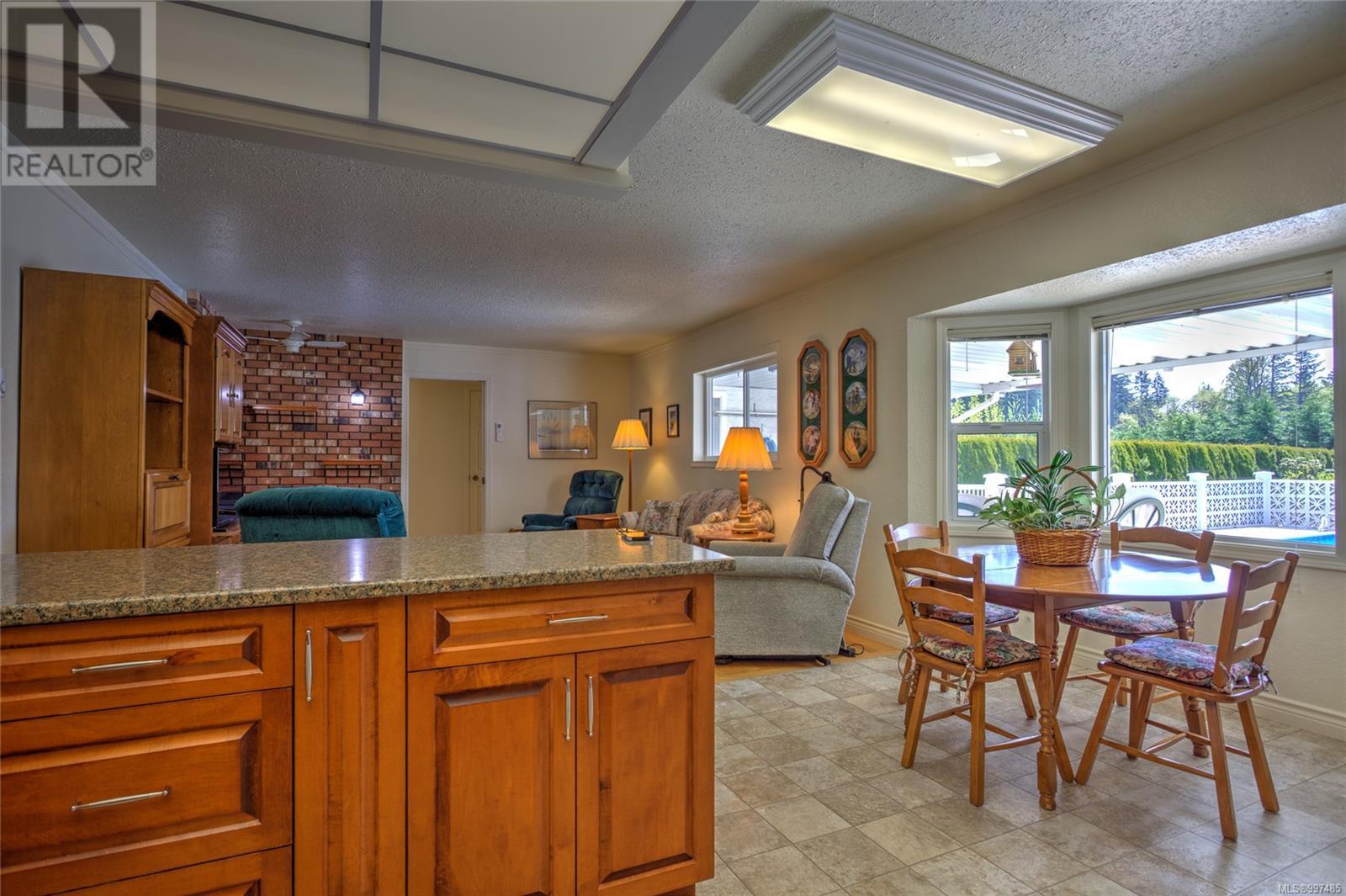 Property at 4725 Fairbridge Dr image 5