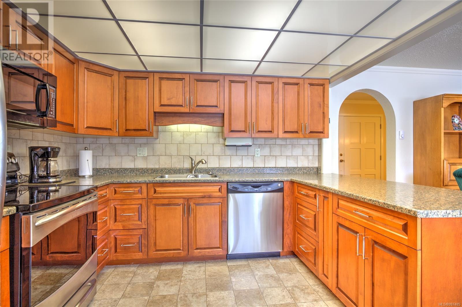 Property at 4725 Fairbridge Dr image 4
