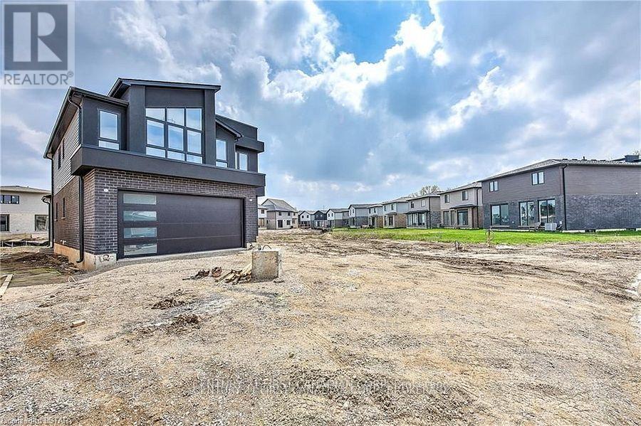 Property at 249 HESSELMAN CRESCENT image 4
