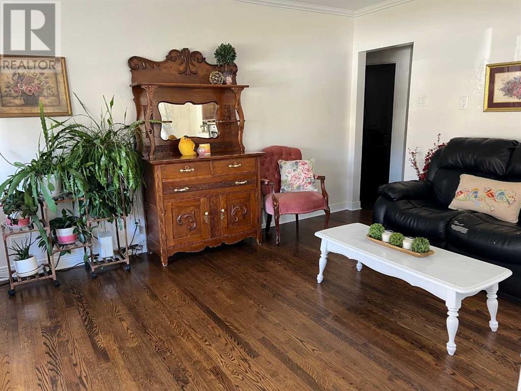 Property at 711 14 Street S image 3