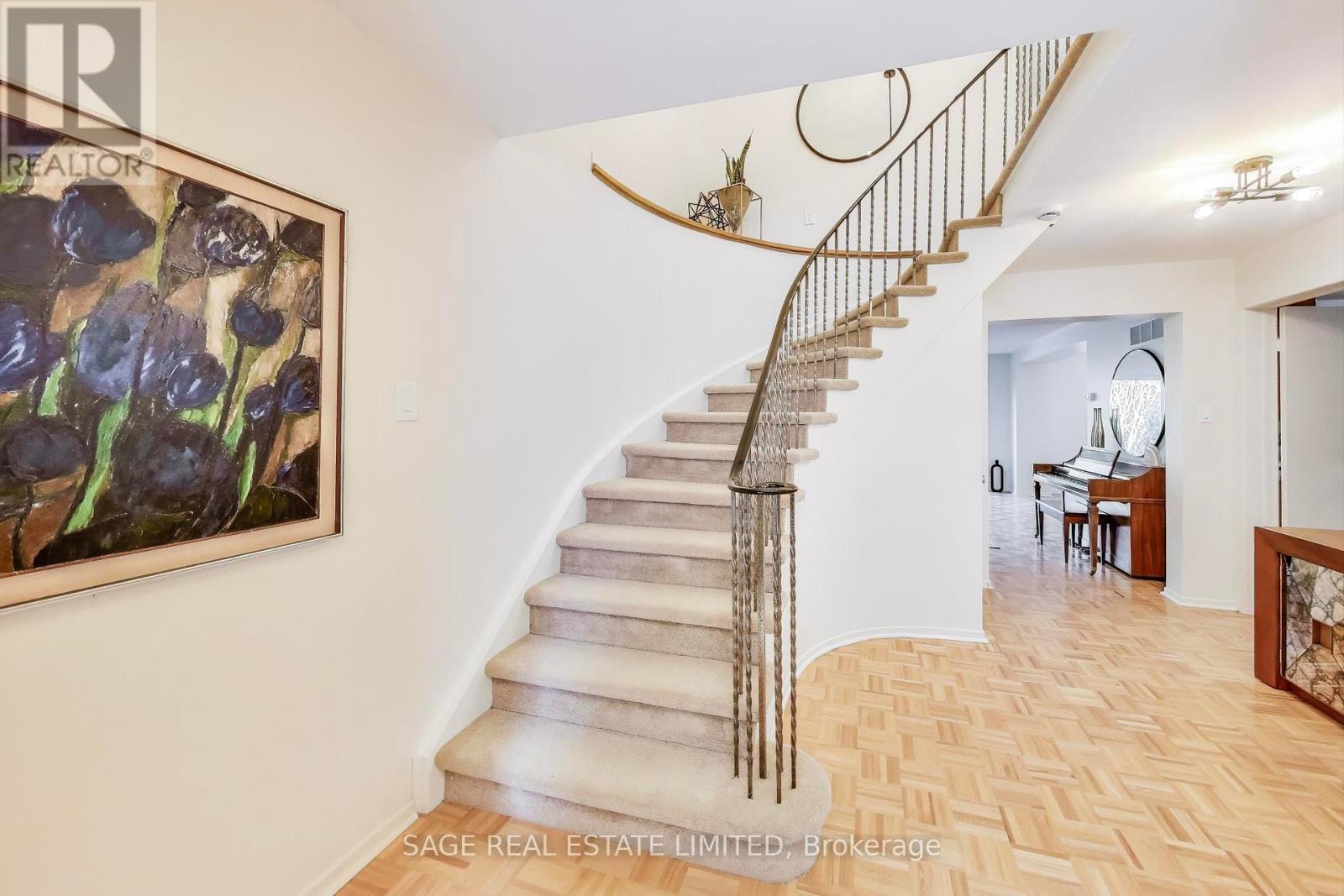 26 Crimson Millway, Toronto, Ontario  M2L 1T6 - Photo 2 - C12117399