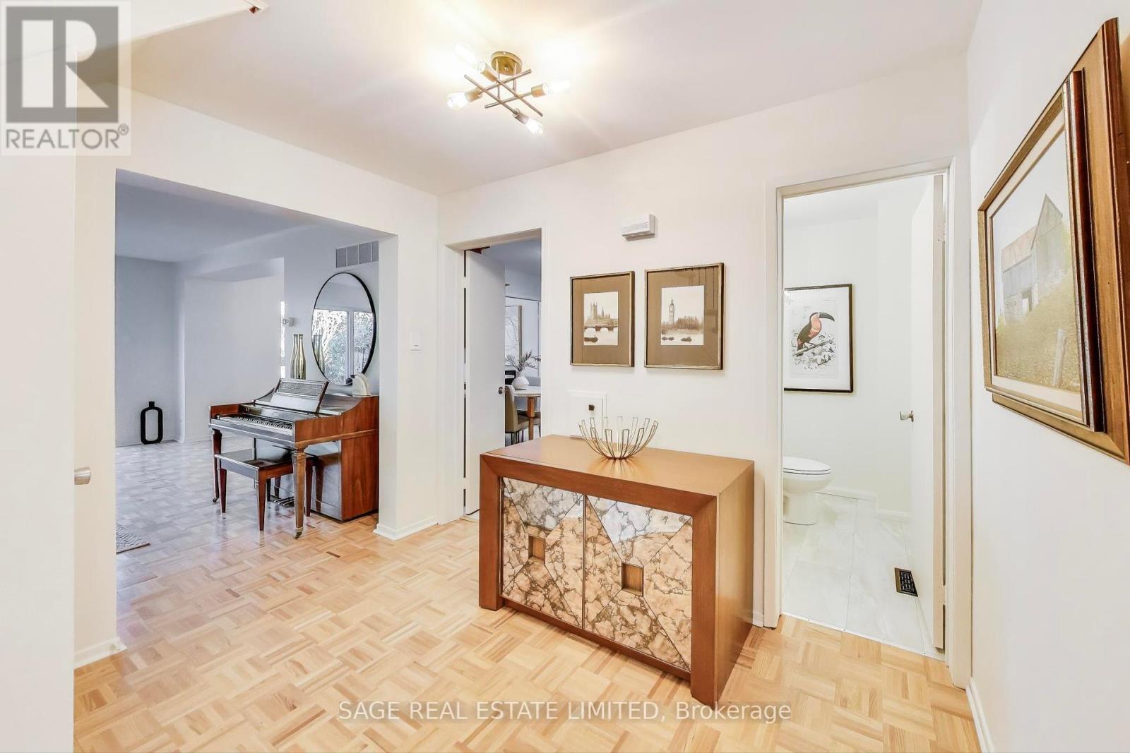 26 Crimson Millway, Toronto, Ontario  M2L 1T6 - Photo 3 - C12117399