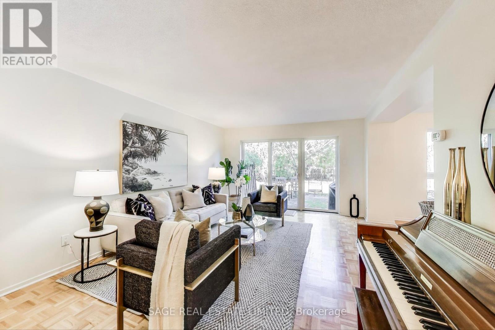 26 Crimson Millway, Toronto, Ontario  M2L 1T6 - Photo 4 - C12117399