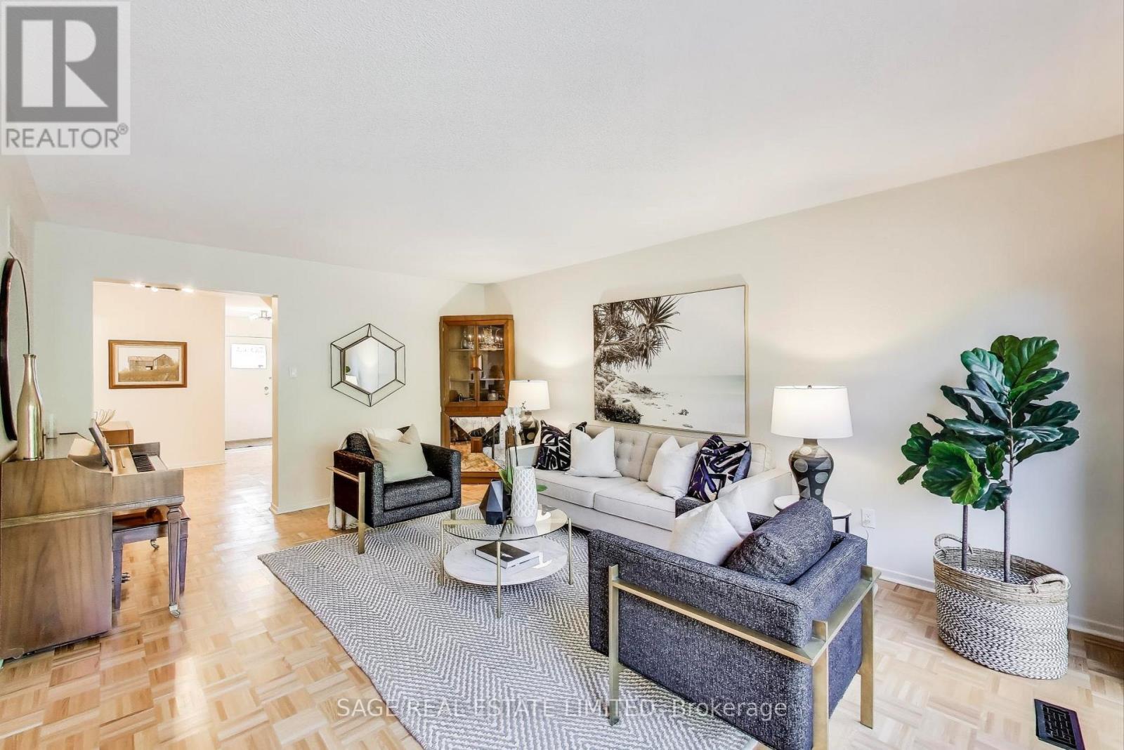 26 Crimson Millway, Toronto, Ontario  M2L 1T6 - Photo 5 - C12117399