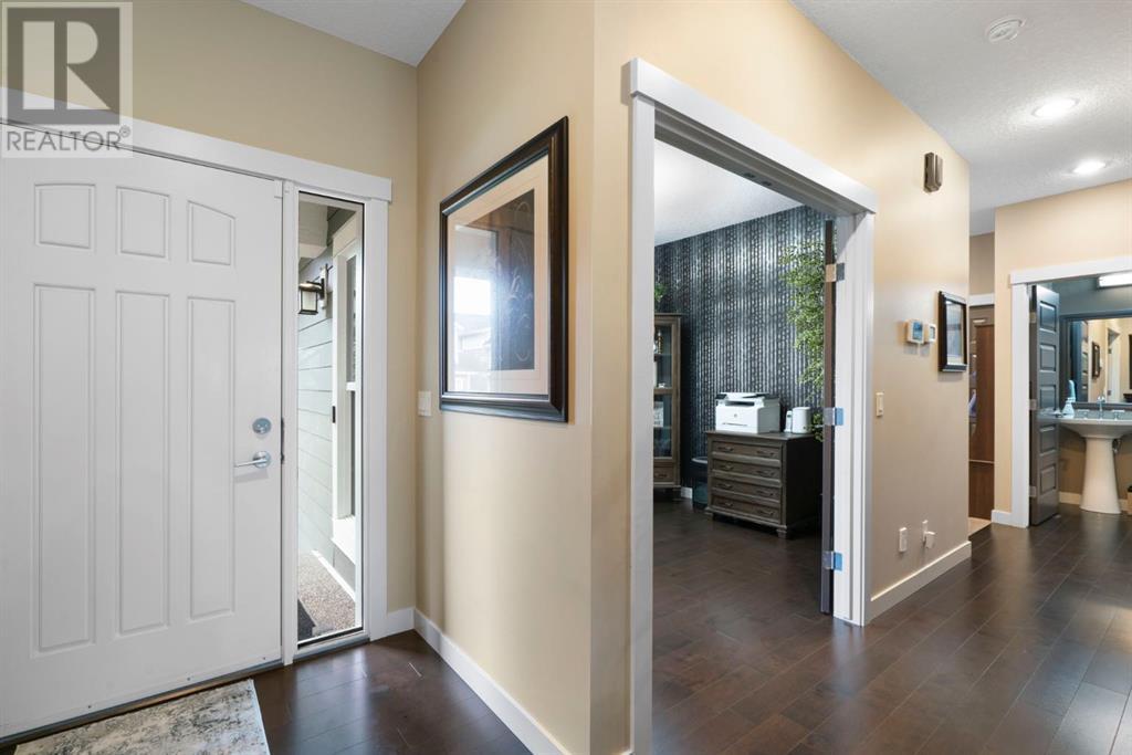 125 Sundown Grove, Cochrane, Alberta  T4C 0X5 - Photo 4 - A2205494