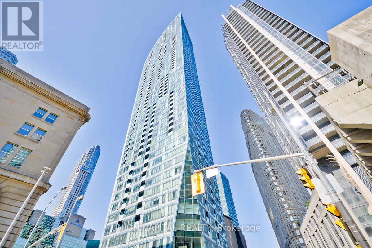 1806 - 8 The Esplanade Street, Toronto (Waterfront Communities), Ontario  M5E 0A6 - Photo 1 - C12125044