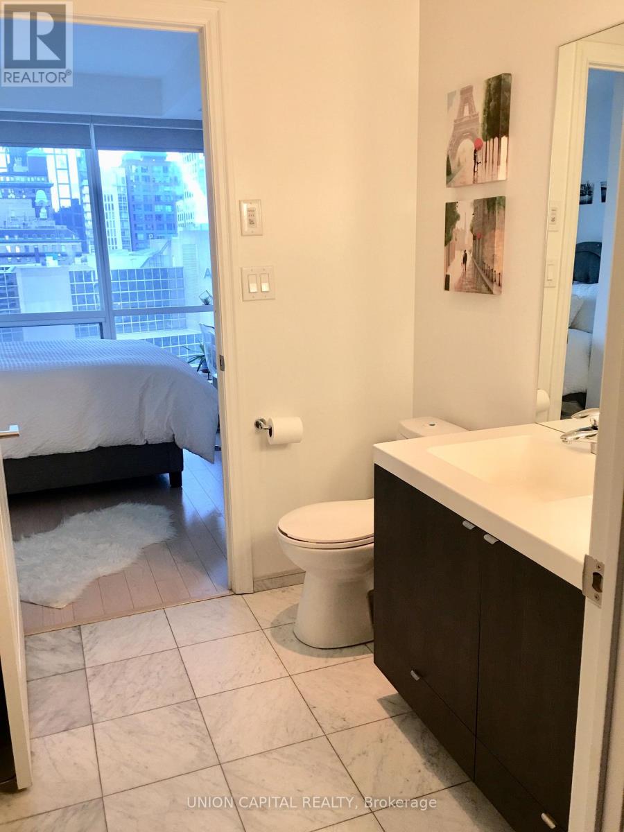 1806 - 8 The Esplanade Street, Toronto, Ontario  M5E 0A6 - Photo 10 - C12125044