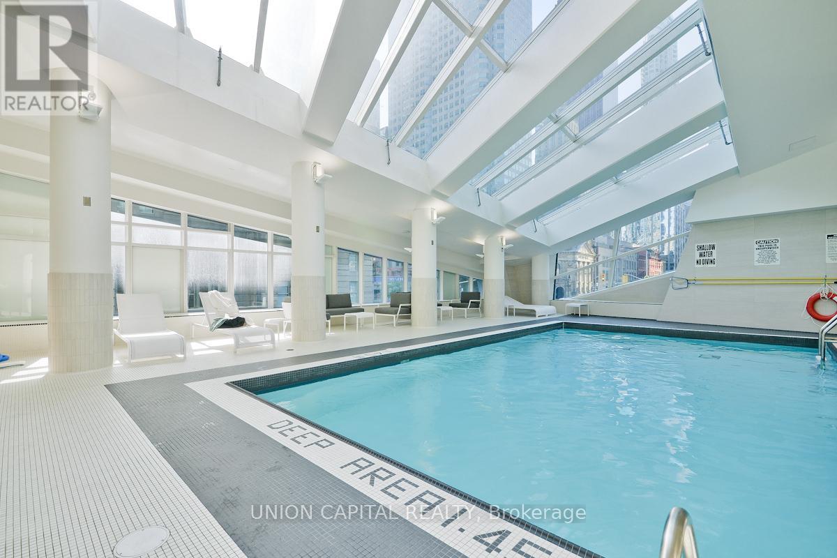 1806 - 8 The Esplanade Street, Toronto, Ontario  M5E 0A6 - Photo 3 - C12125044