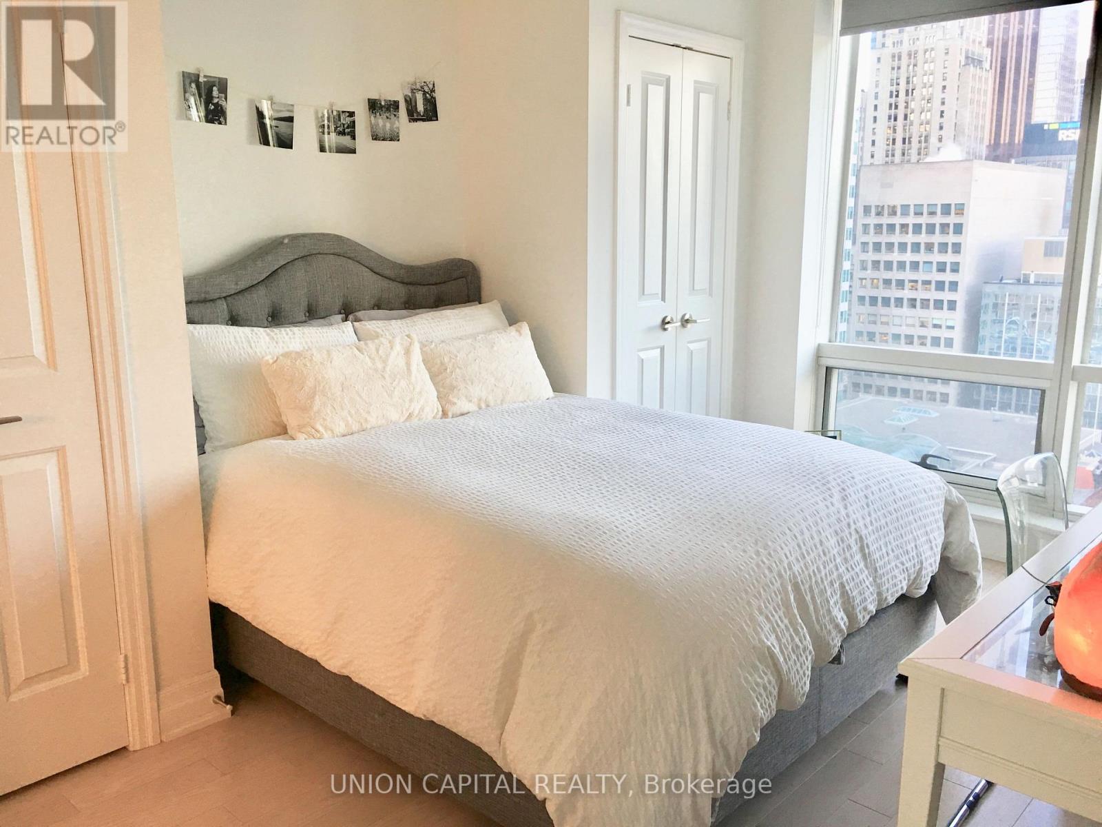 1806 - 8 The Esplanade Street, Toronto, Ontario  M5E 0A6 - Photo 7 - C12125044