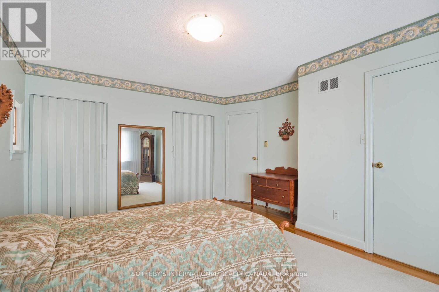 305 Bessborough Drive, Toronto, Ontario  M4G 3K9 - Photo 16 - C12125061