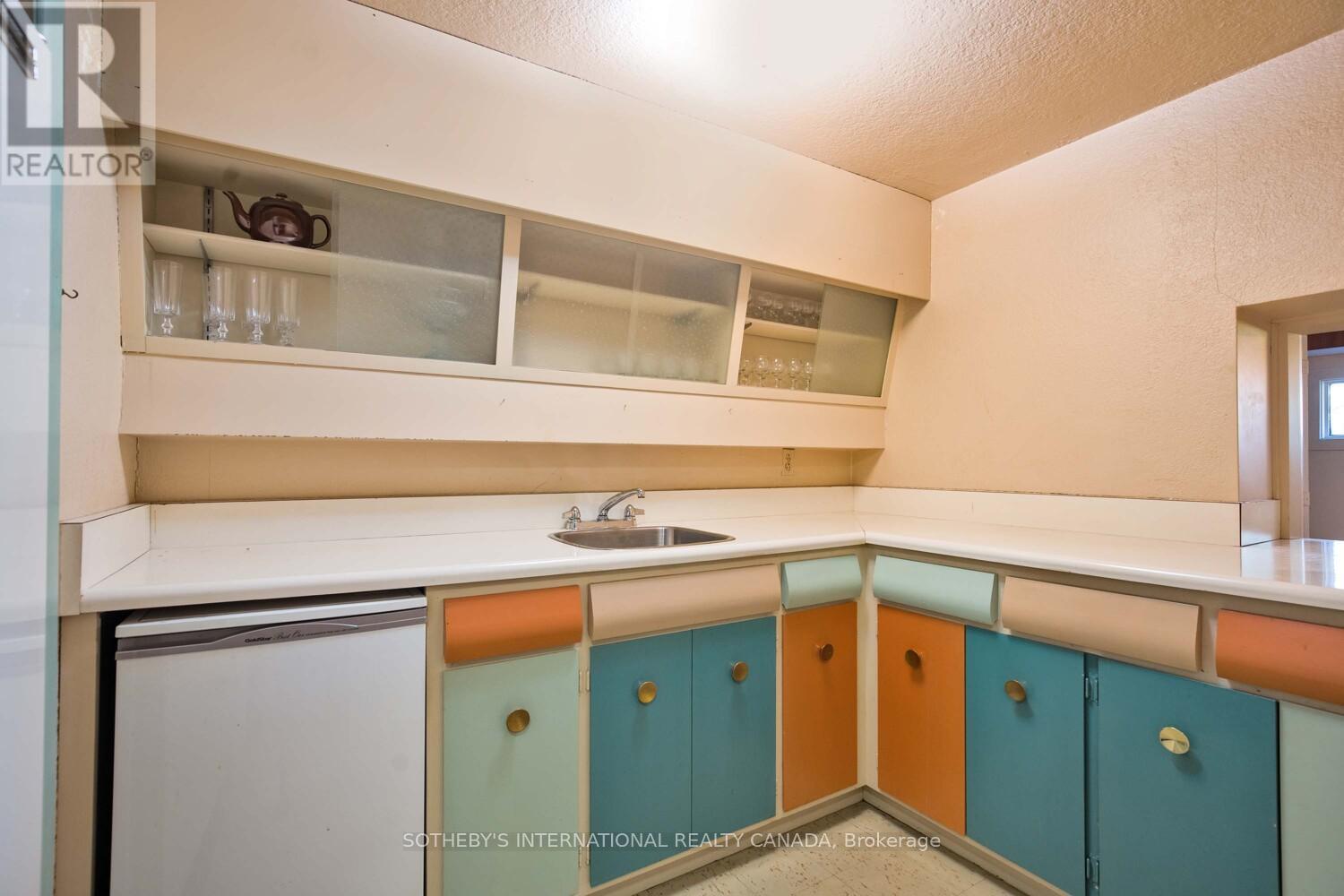 305 Bessborough Drive, Toronto, Ontario  M4G 3K9 - Photo 21 - C12125061